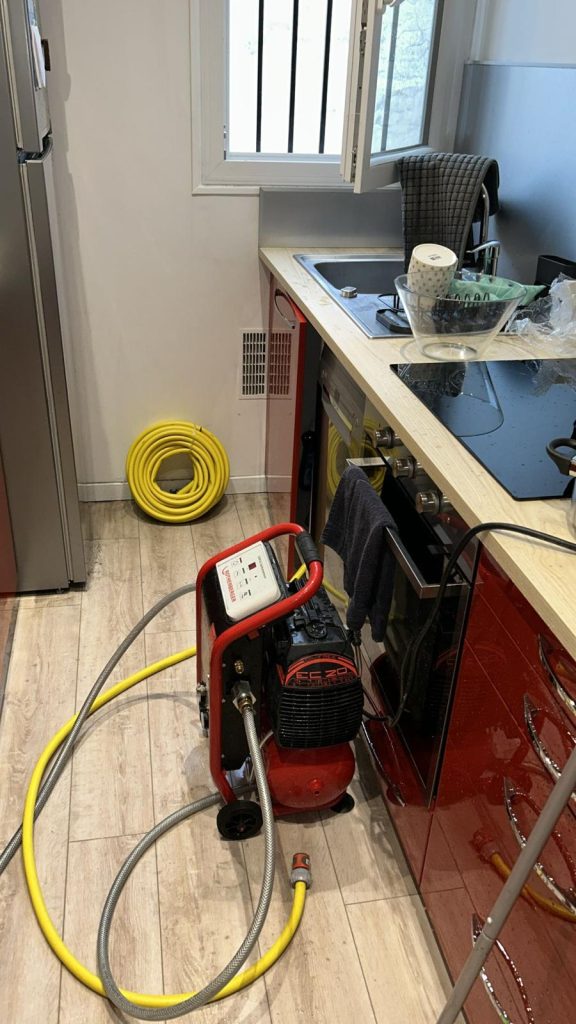 Cuisine avec appareil électroménager