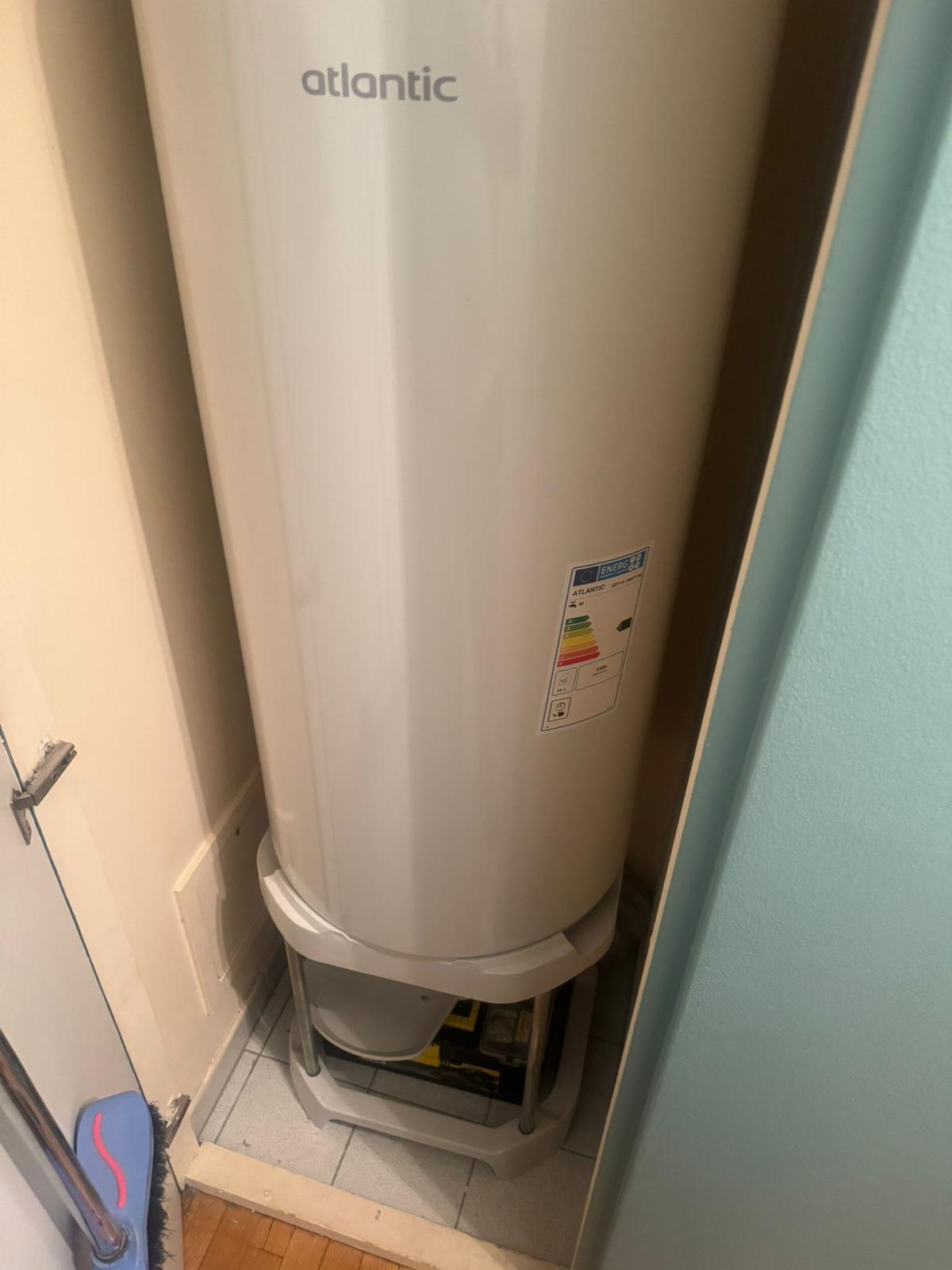 Chauffe-eau dans un coin